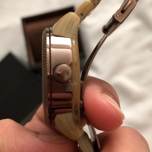 Women’s MK watch - Picture 6 of 6